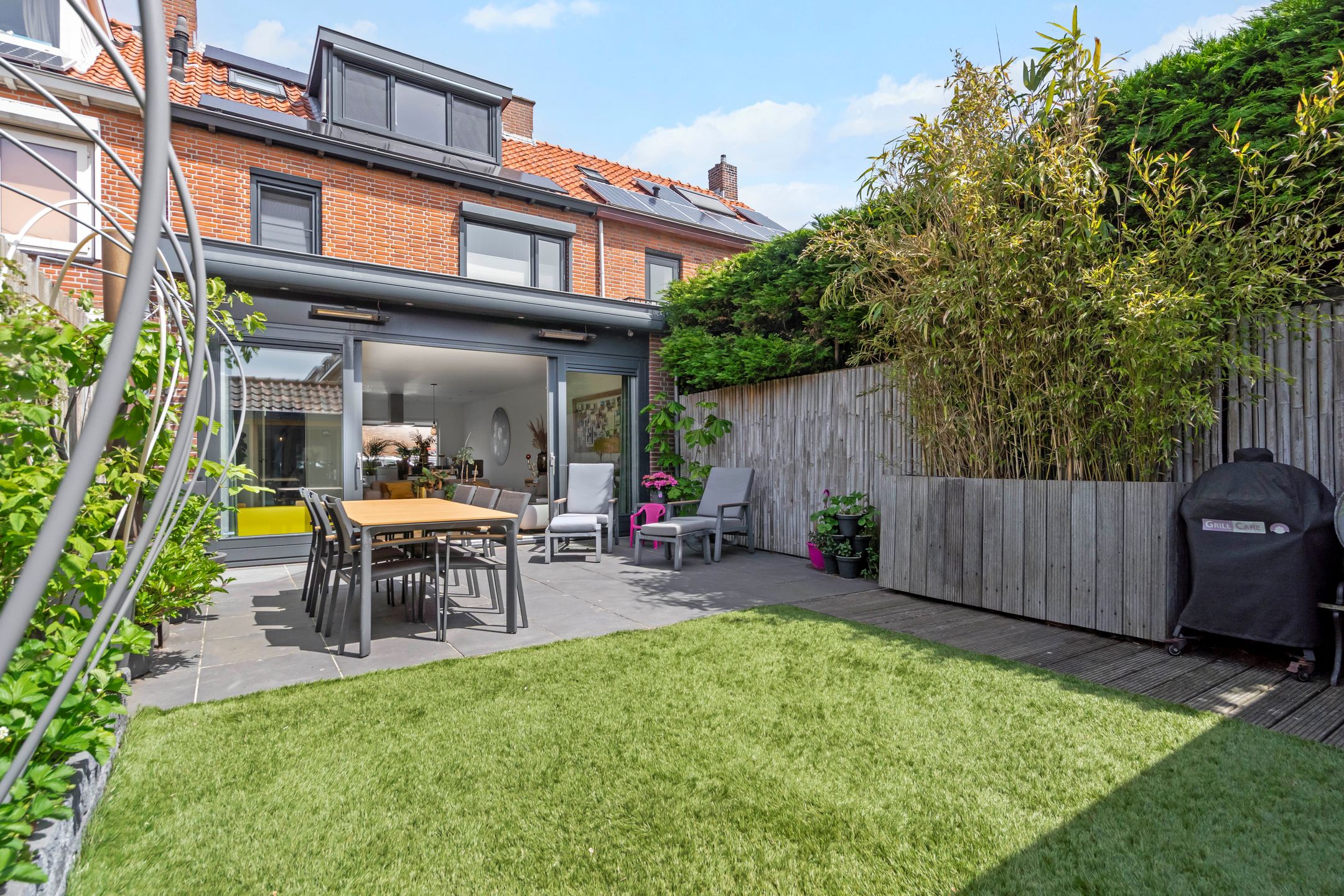 Modernized Terraced House with Extension and Sunny Southwest Garden in Monster — 30