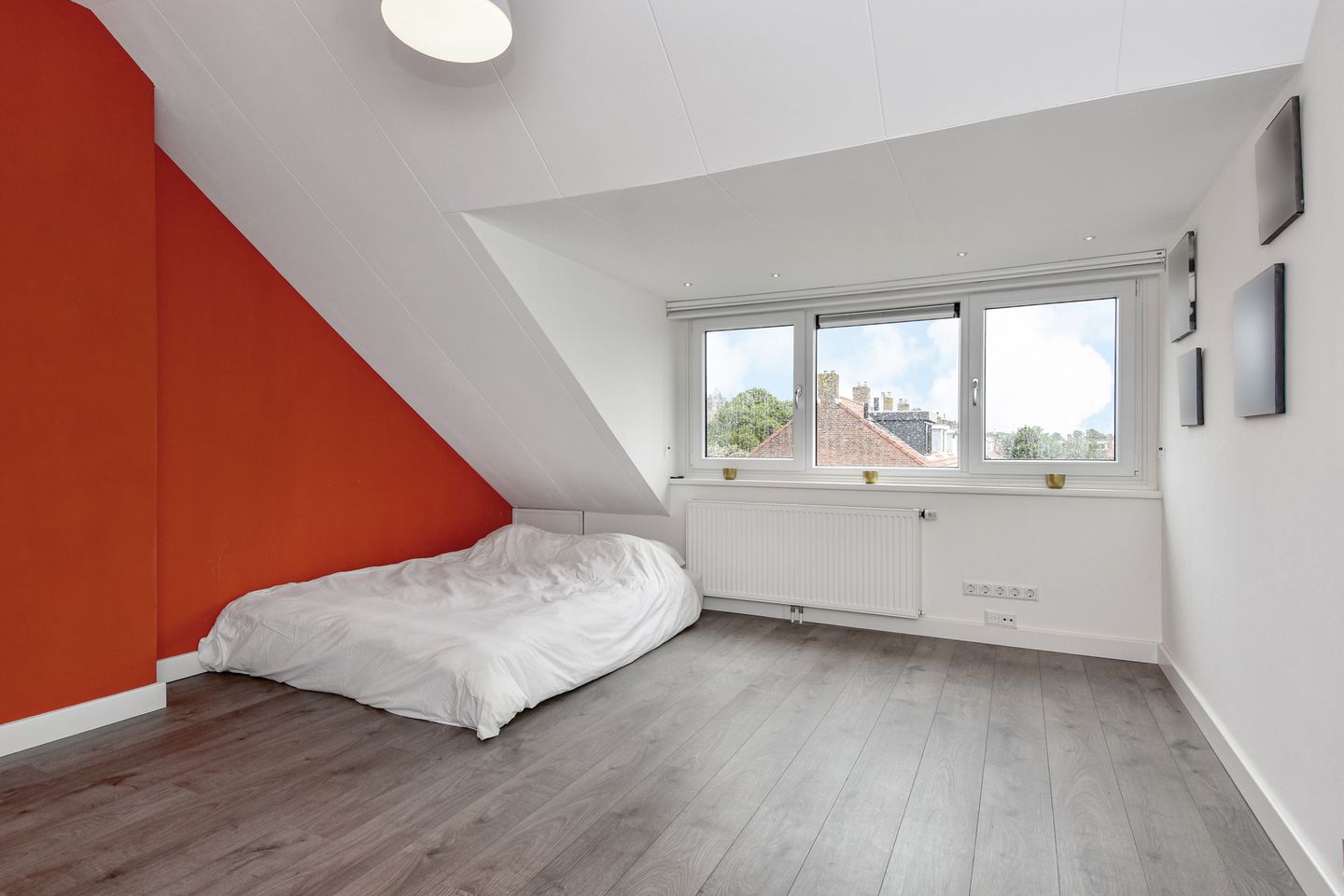 Modernized Terraced House with Extension and Sunny Southwest Garden in Monster — 44