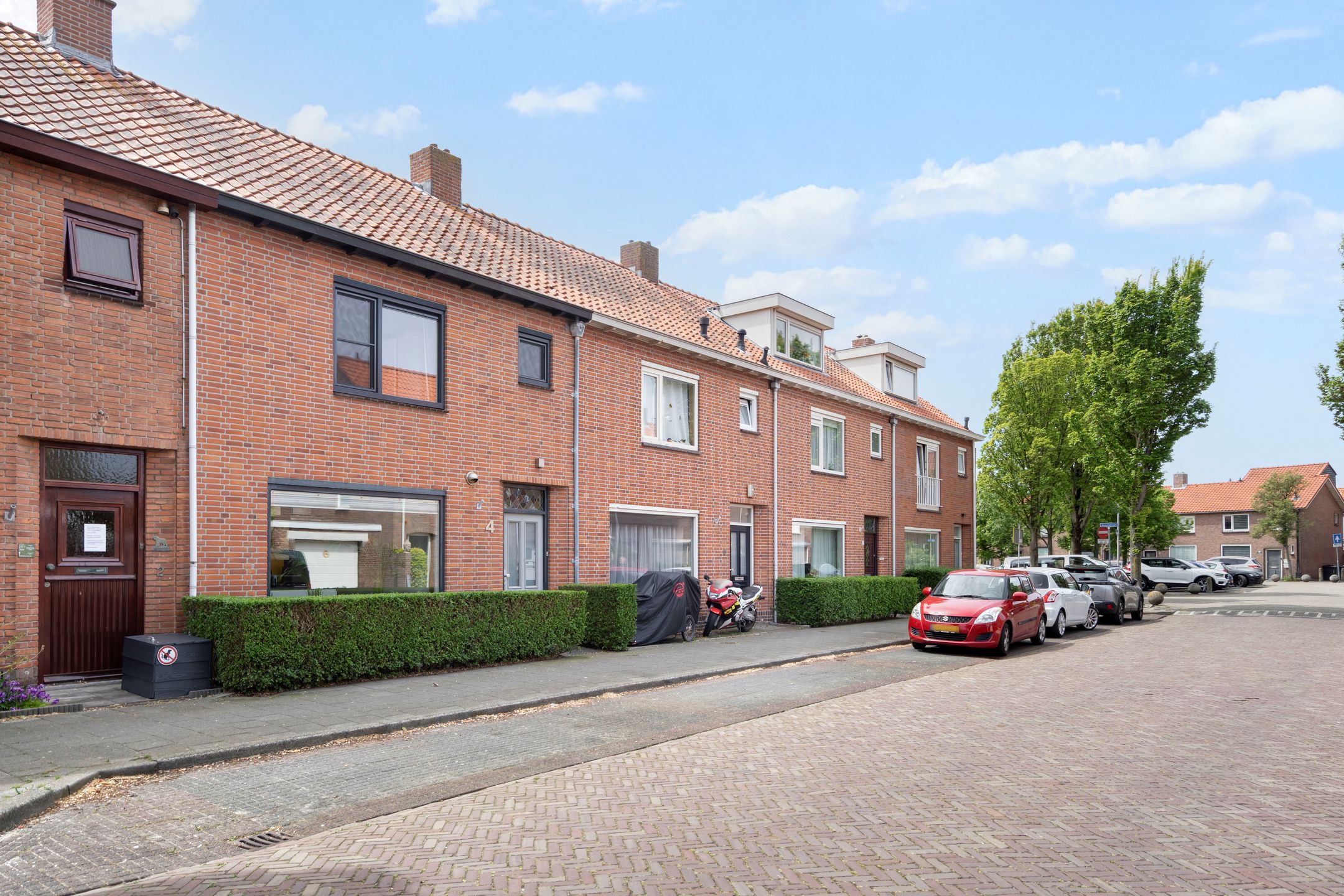 Modernized Terraced House with Extension and Sunny Southwest Garden in Monster — 48