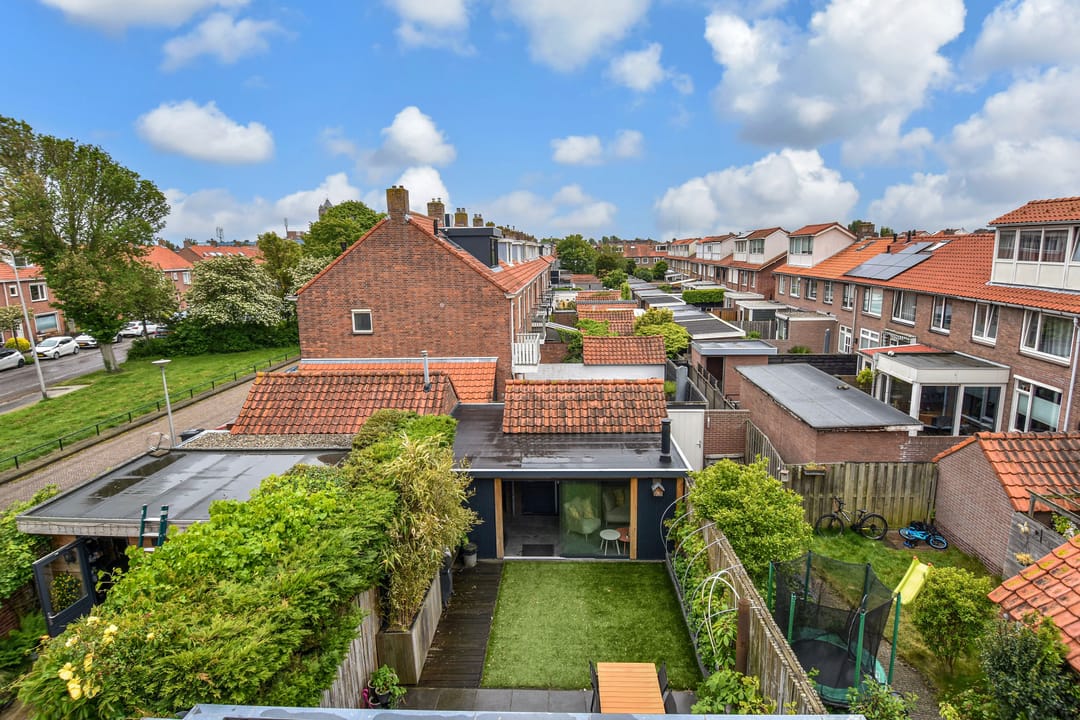 Modernized Terraced House with Extension and Sunny Southwest Garden in Monster — 46