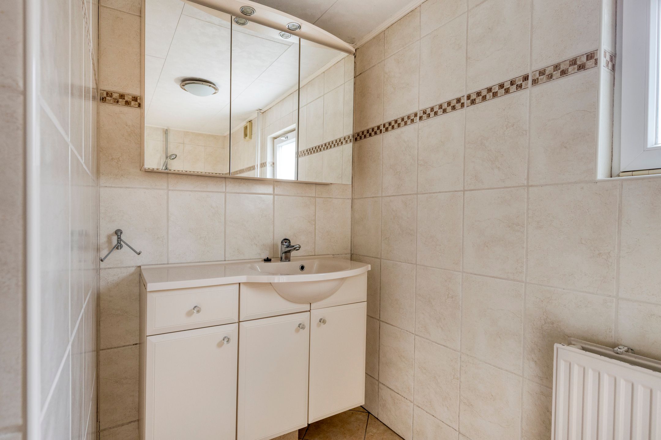 Photo 21 of Loo 6