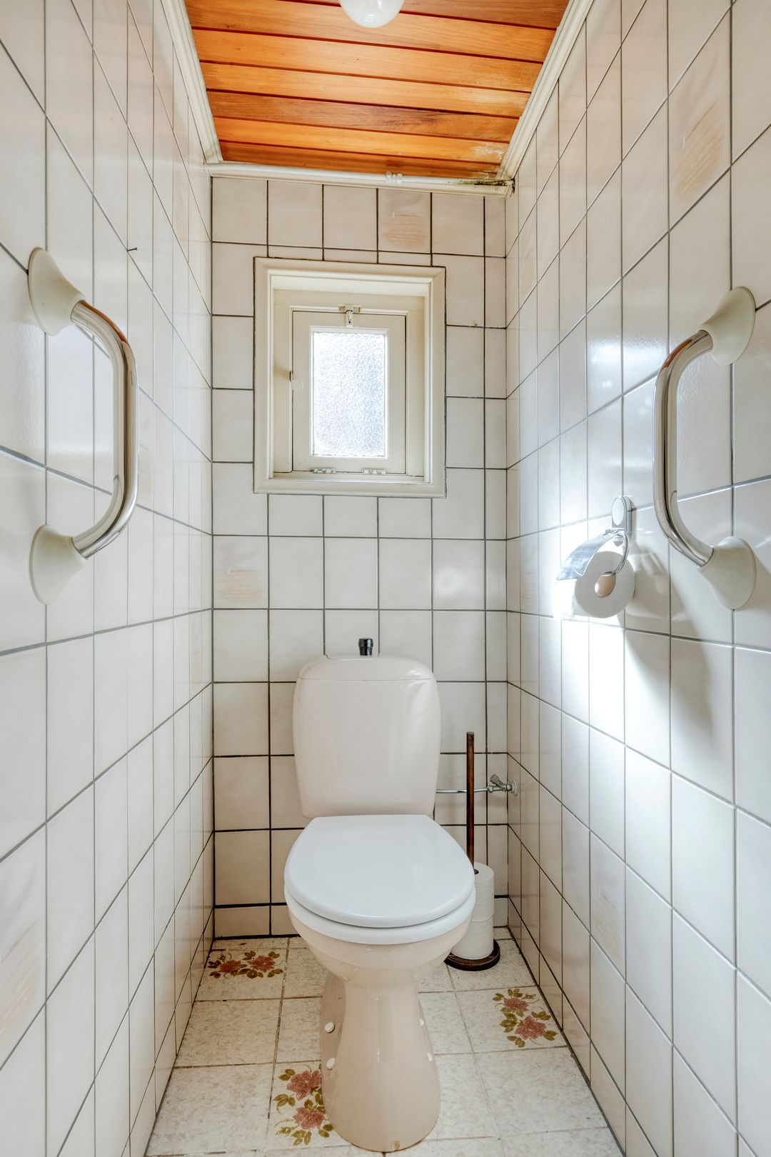 Photo 17 of Loo 6