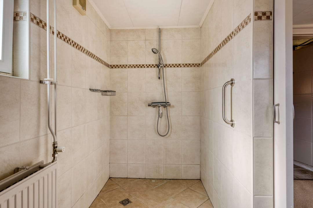 Photo 22 of Loo 6