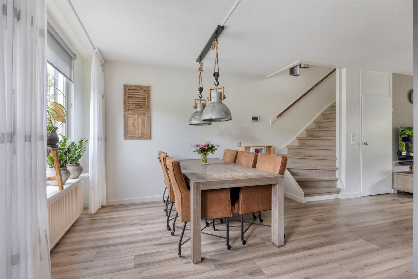 Move-in Ready Corner Home with Spacious Detached Garage in Popular Vogelbuurt — 10