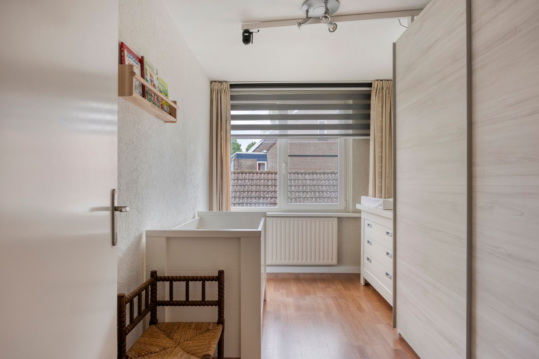 Move-in Ready Corner Home with Spacious Detached Garage in Popular Vogelbuurt — 21