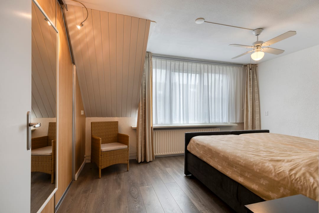 Move-in Ready Corner Home with Spacious Detached Garage in Popular Vogelbuurt — 16