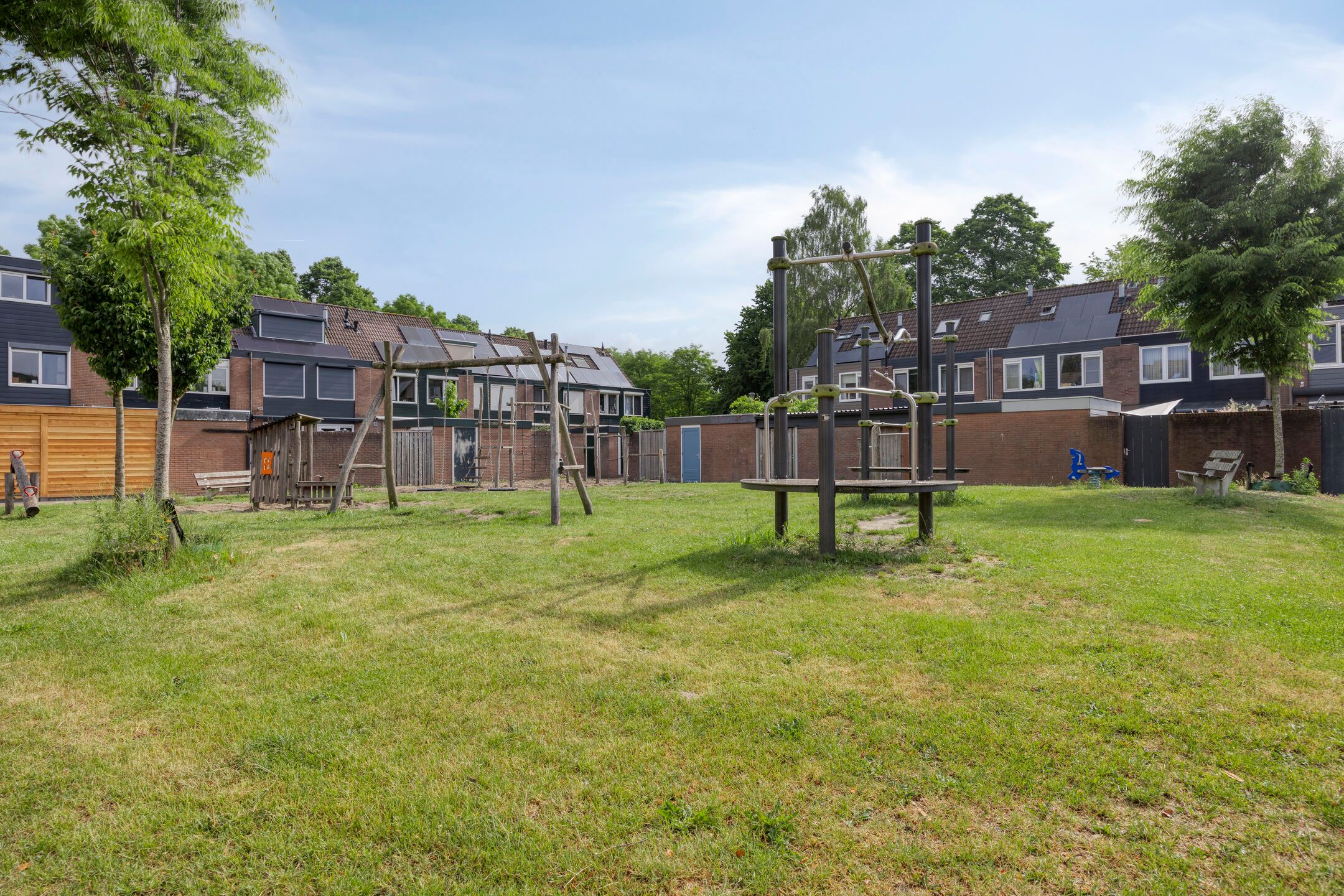 Move-in Ready Corner Home with Spacious Detached Garage in Popular Vogelbuurt — 42