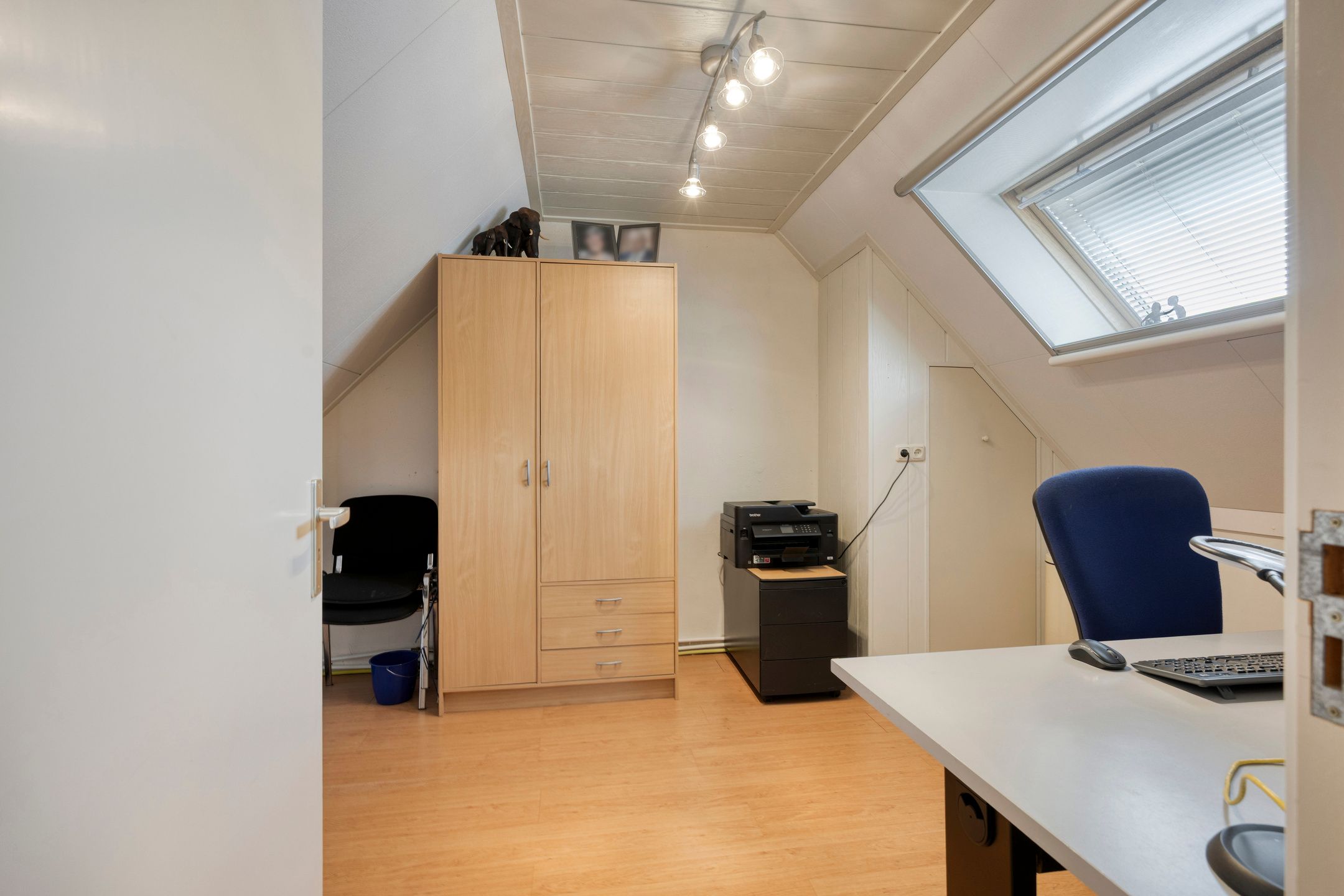 Move-in Ready Corner Home with Spacious Detached Garage in Popular Vogelbuurt — 27