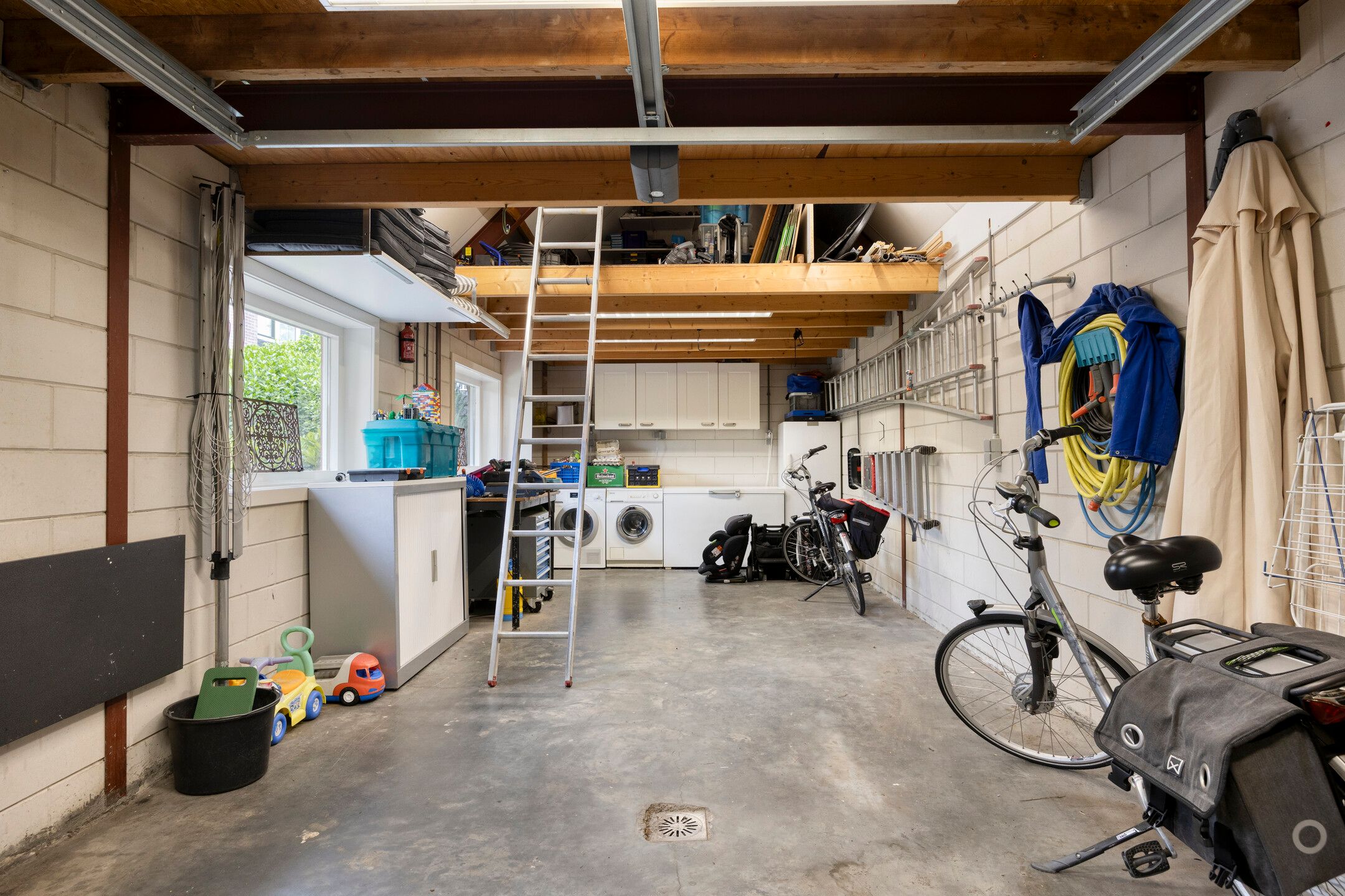 Move-in Ready Corner Home with Spacious Detached Garage in Popular Vogelbuurt — 36
