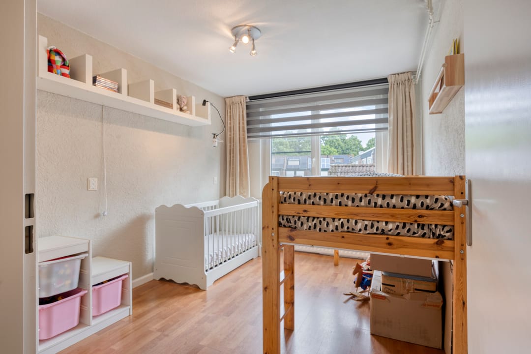 Move-in Ready Corner Home with Spacious Detached Garage in Popular Vogelbuurt — 23