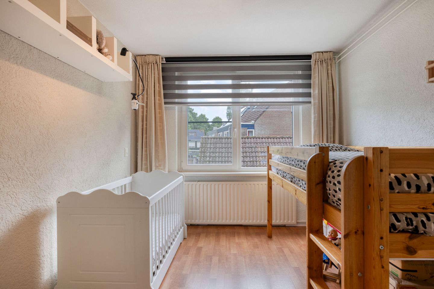 Move-in Ready Corner Home with Spacious Detached Garage in Popular Vogelbuurt — 25