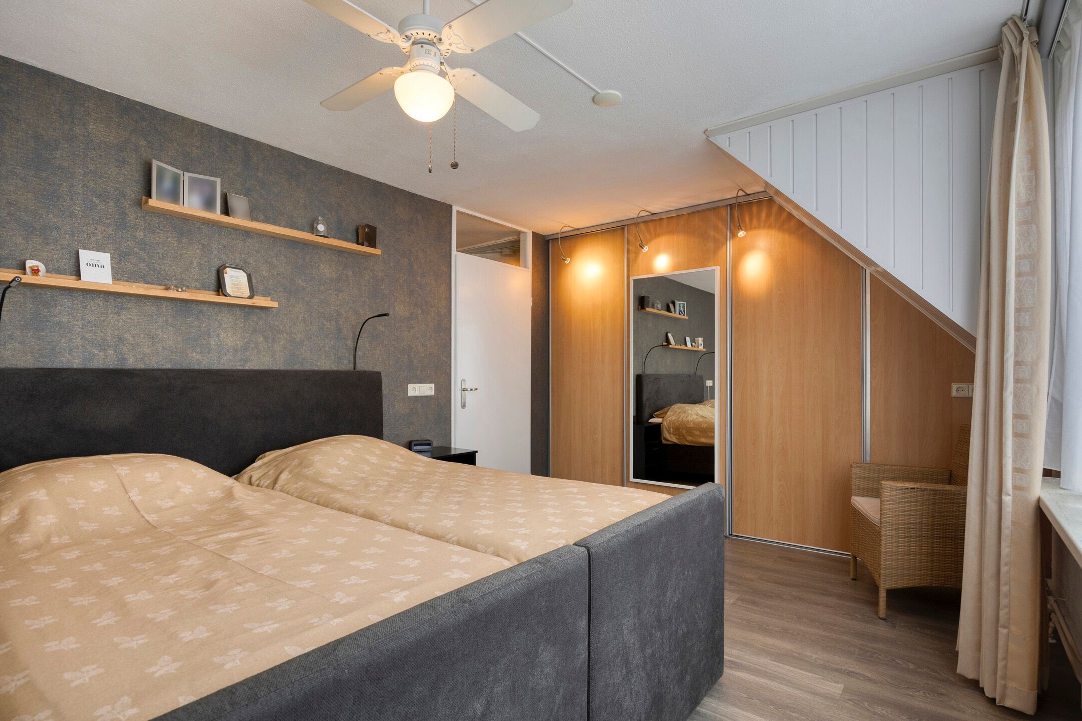 Move-in Ready Corner Home with Spacious Detached Garage in Popular Vogelbuurt — 15
