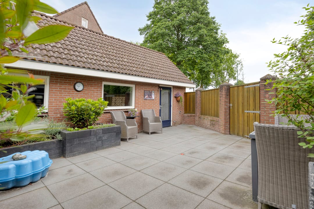 Move-in Ready Corner Home with Spacious Detached Garage in Popular Vogelbuurt — 32
