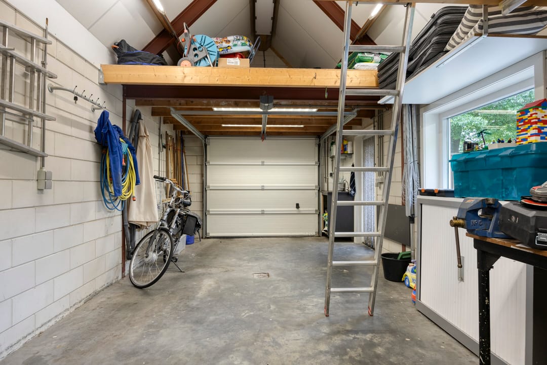 Move-in Ready Corner Home with Spacious Detached Garage in Popular Vogelbuurt — 38