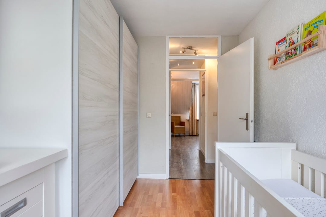 Move-in Ready Corner Home with Spacious Detached Garage in Popular Vogelbuurt — 22