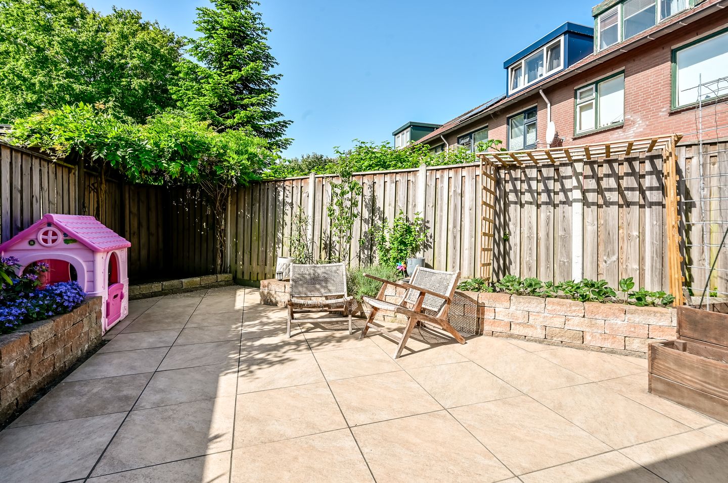 Spacious Terraced Home with Two Dormers and Private Parking in Quiet Lelystad Neighborhood — 34