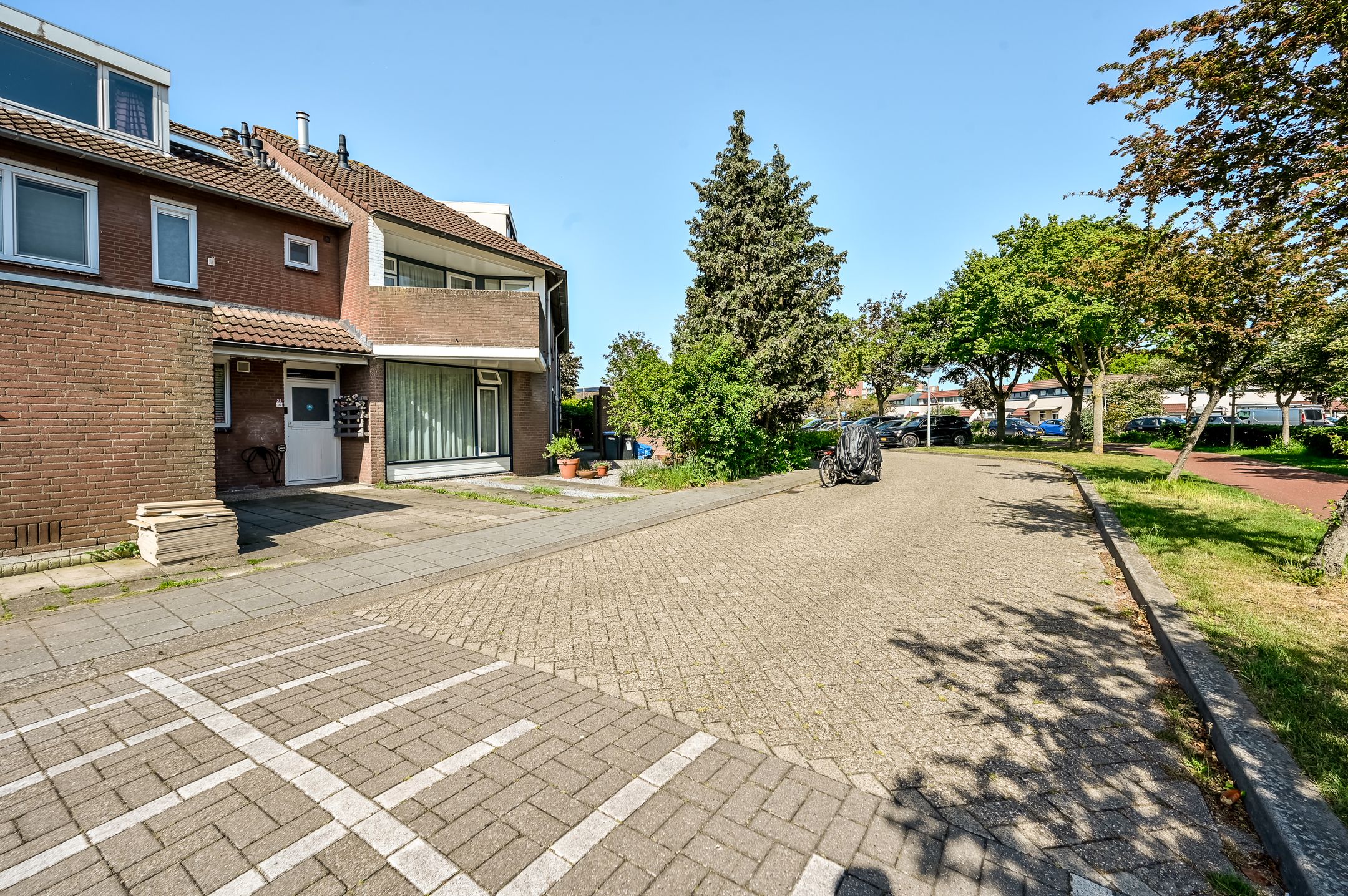 Spacious Terraced Home with Two Dormers and Private Parking in Quiet Lelystad Neighborhood — 36