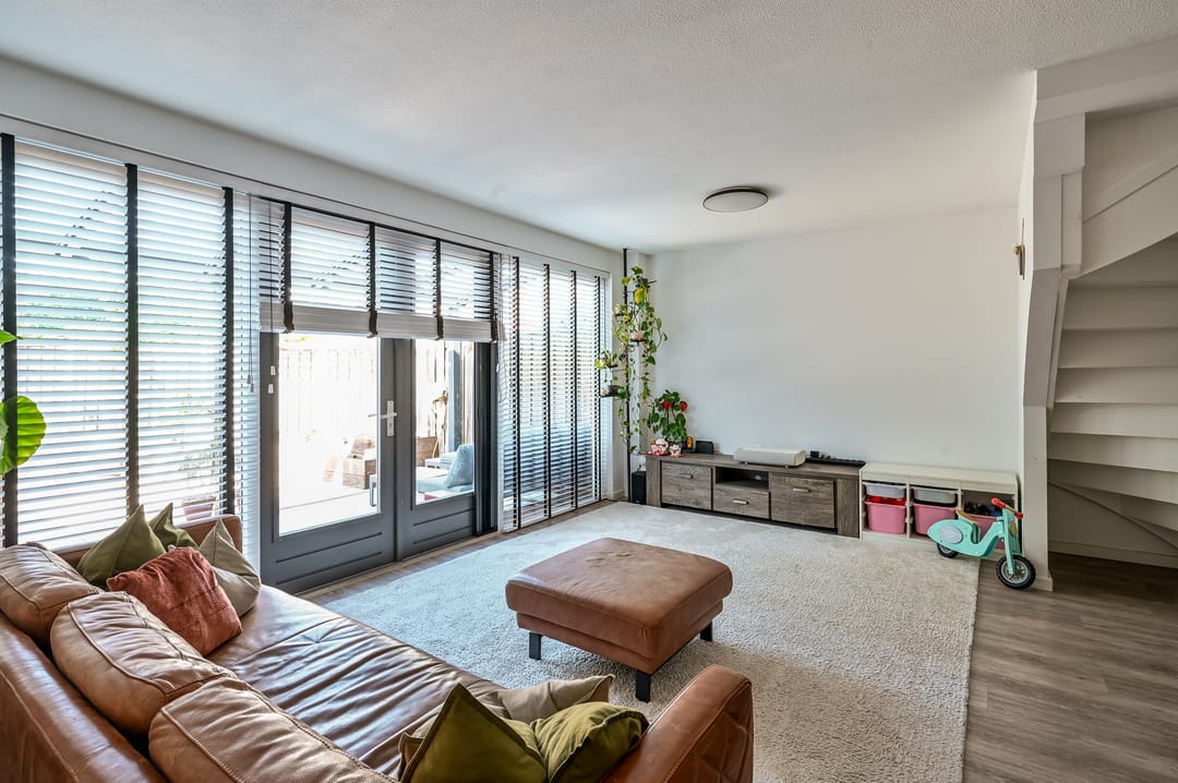 Spacious Terraced Home with Two Dormers and Private Parking in Quiet Lelystad Neighborhood — 7