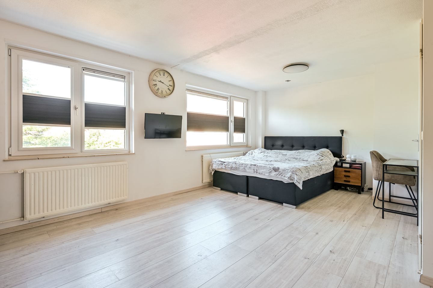 Spacious Terraced Home with Two Dormers and Private Parking in Quiet Lelystad Neighborhood — 19
