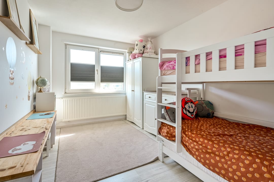 Spacious Terraced Home with Two Dormers and Private Parking in Quiet Lelystad Neighborhood — 22