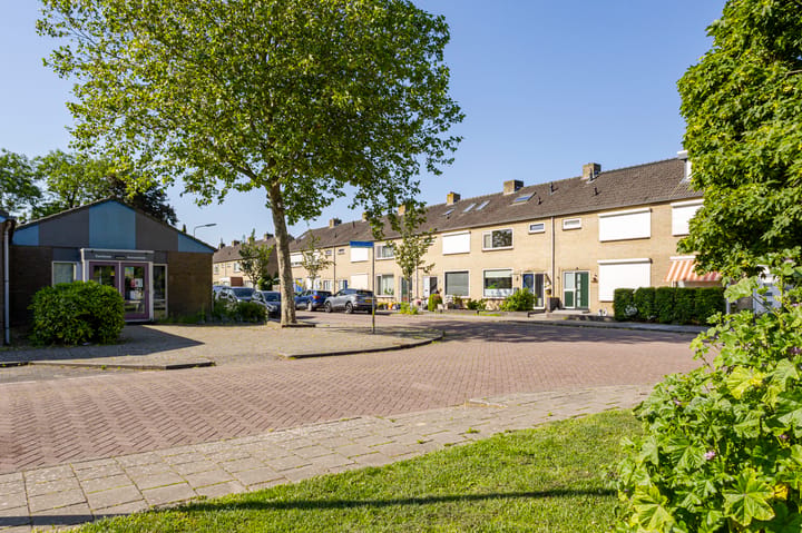 Photo 4 of van Brederodestraat 6