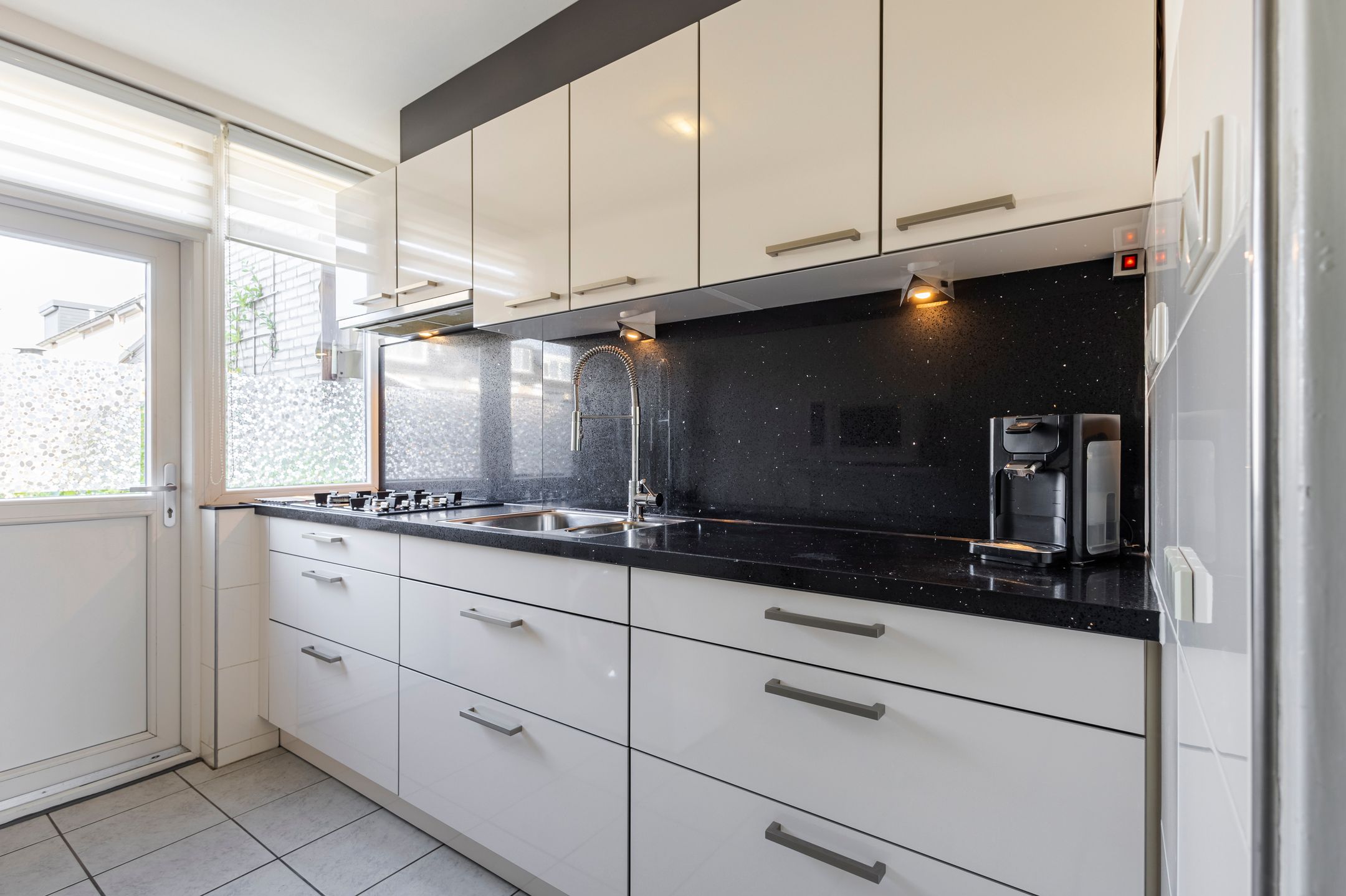 Photo 12 of van Brederodestraat 6