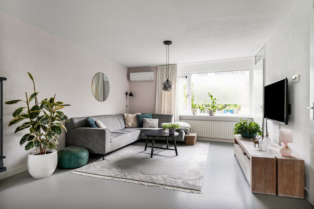 Modern Family Home with Solar Panels and Terrace Enclosure in Kronehoef — 11