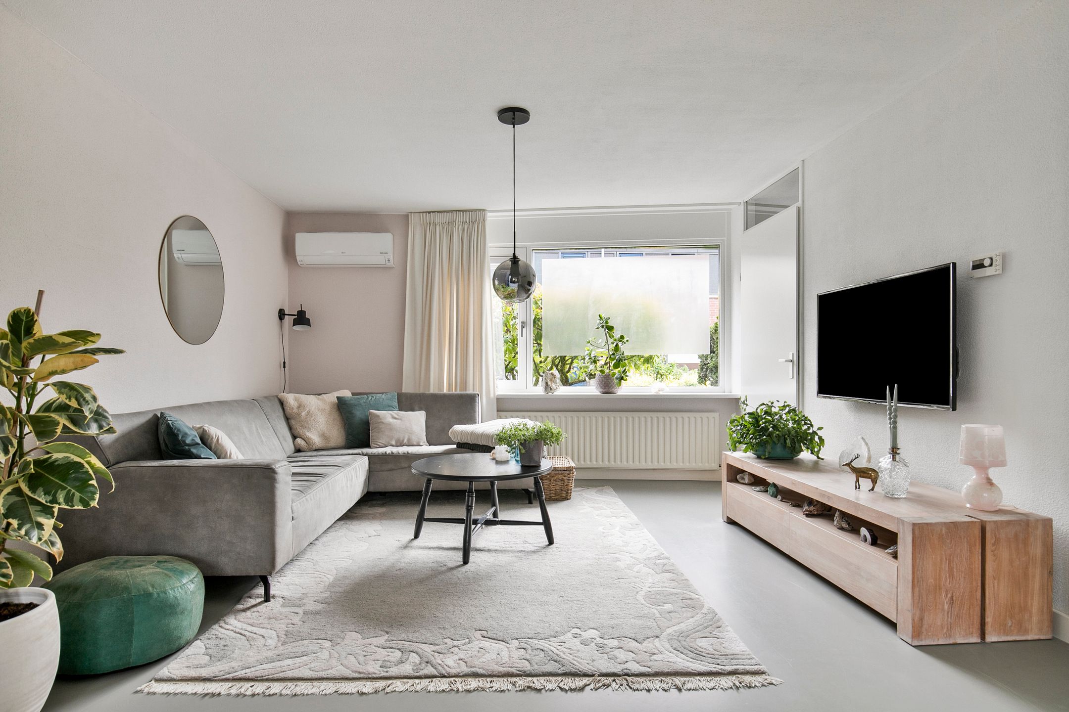 Modern Family Home with Solar Panels and Terrace Enclosure in Kronehoef — 12
