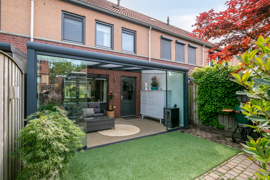 Modern Family Home with Solar Panels and Terrace Enclosure in Kronehoef — 38