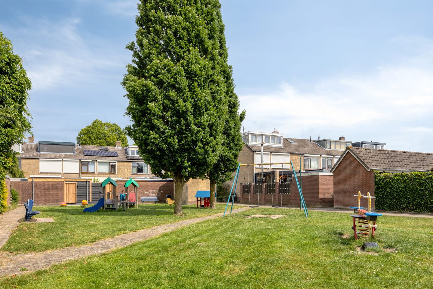 Move-in Ready Terraced Home with Deep Garden in Family-Friendly Lopik — 34