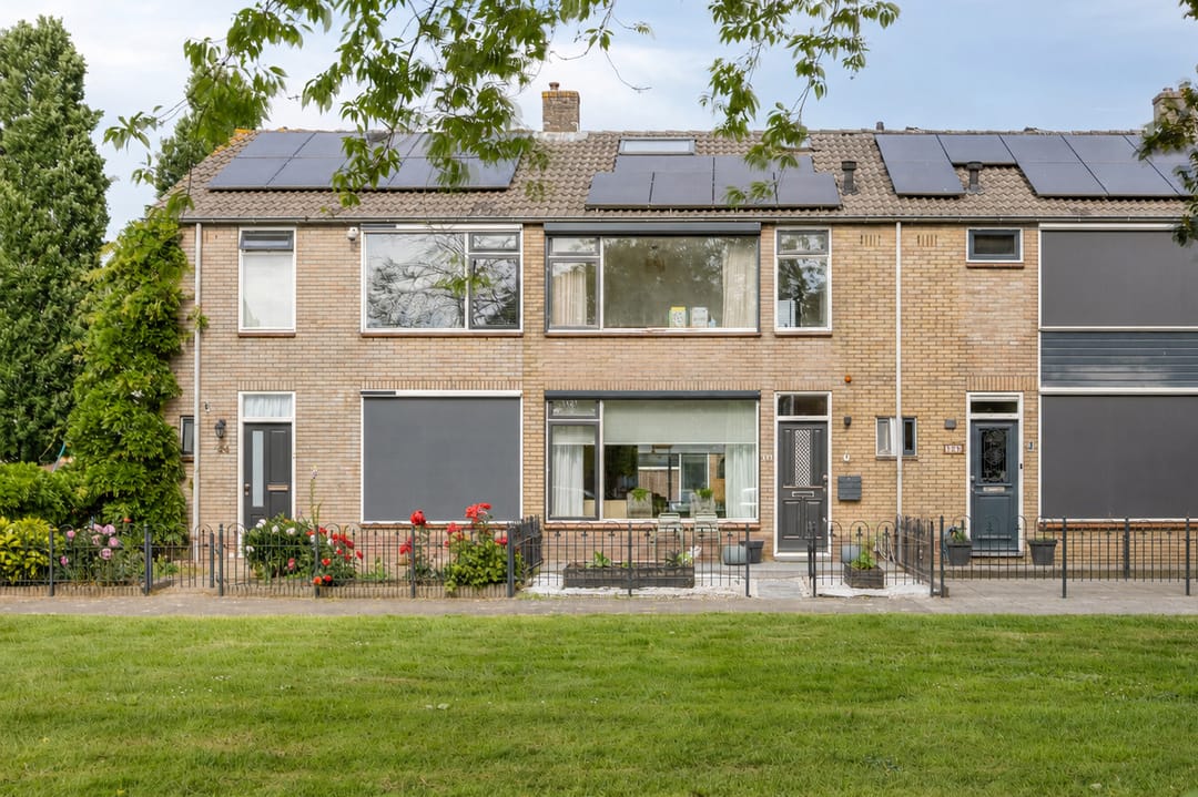 Move-in Ready Terraced Home with Deep Garden in Family-Friendly Lopik — 32