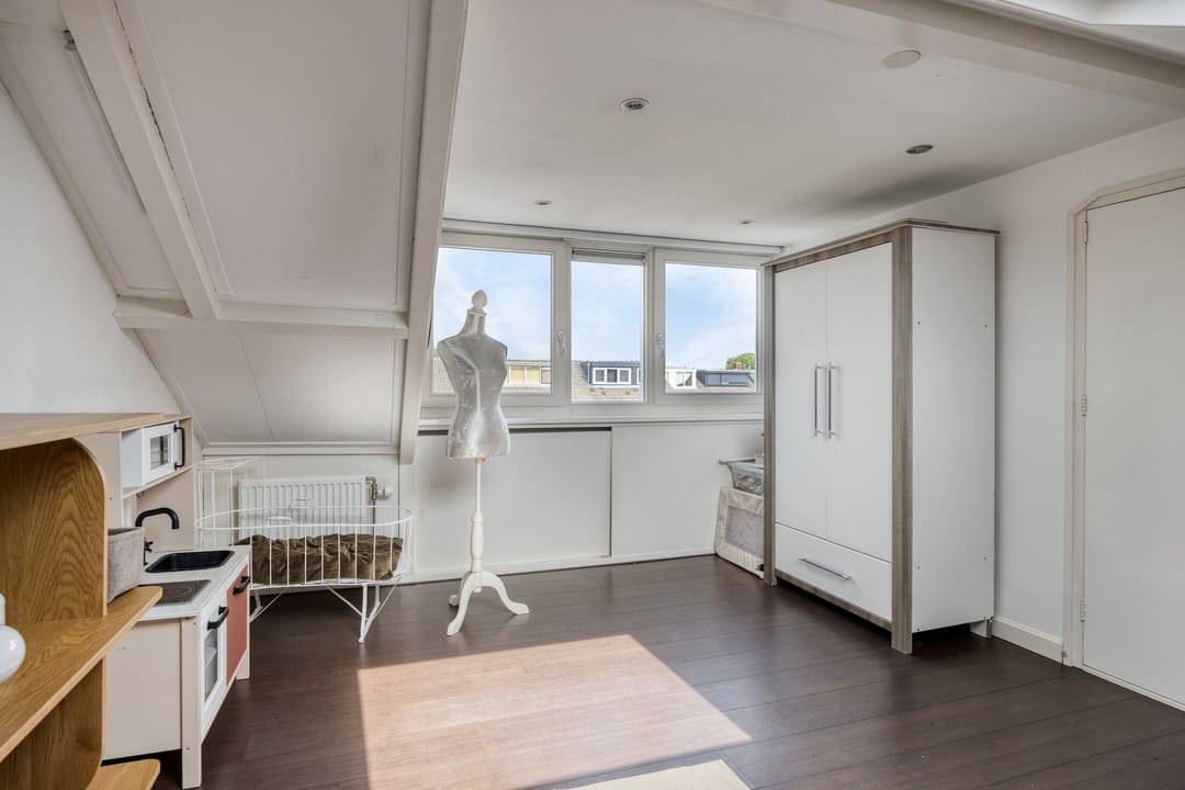 Move-in Ready Terraced Home with Deep Garden in Family-Friendly Lopik — 22