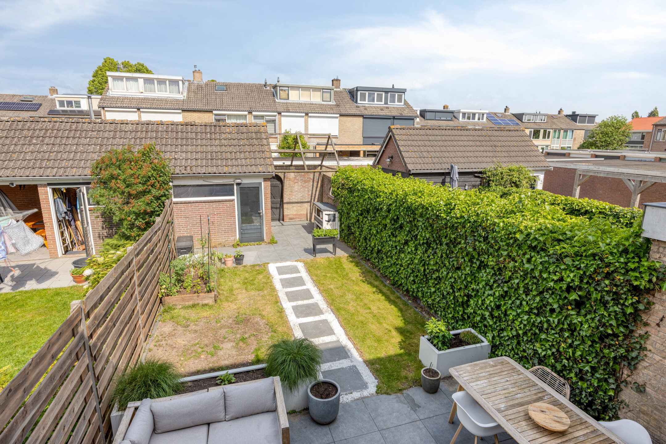 Move-in Ready Terraced Home with Deep Garden in Family-Friendly Lopik — 24