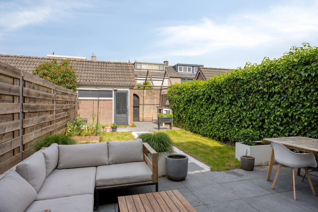 Move-in Ready Terraced Home with Deep Garden in Family-Friendly Lopik — 26