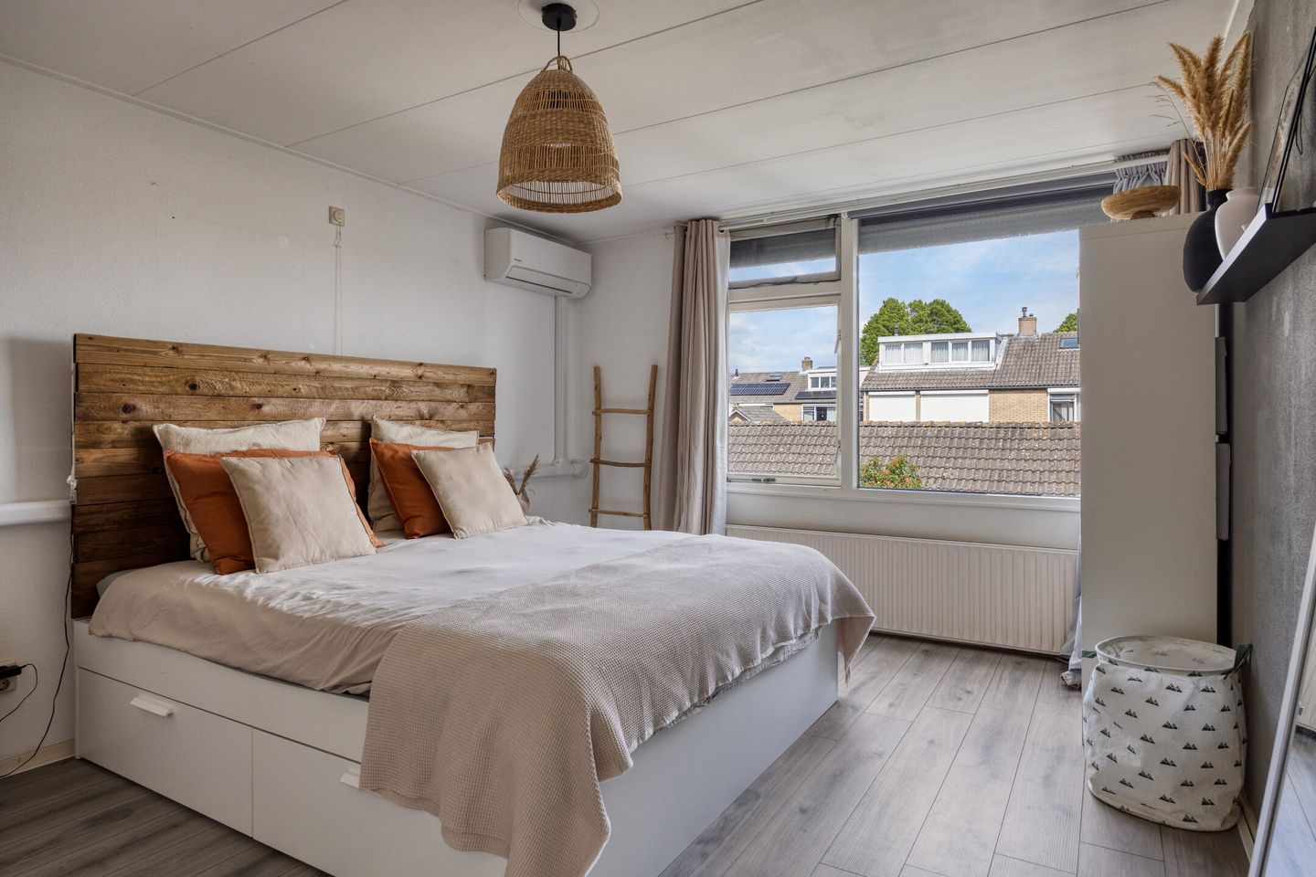 Move-in Ready Terraced Home with Deep Garden in Family-Friendly Lopik — 14