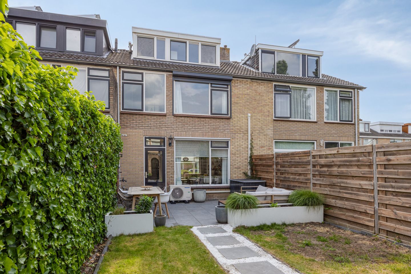 Move-in Ready Terraced Home with Deep Garden in Family-Friendly Lopik — 25