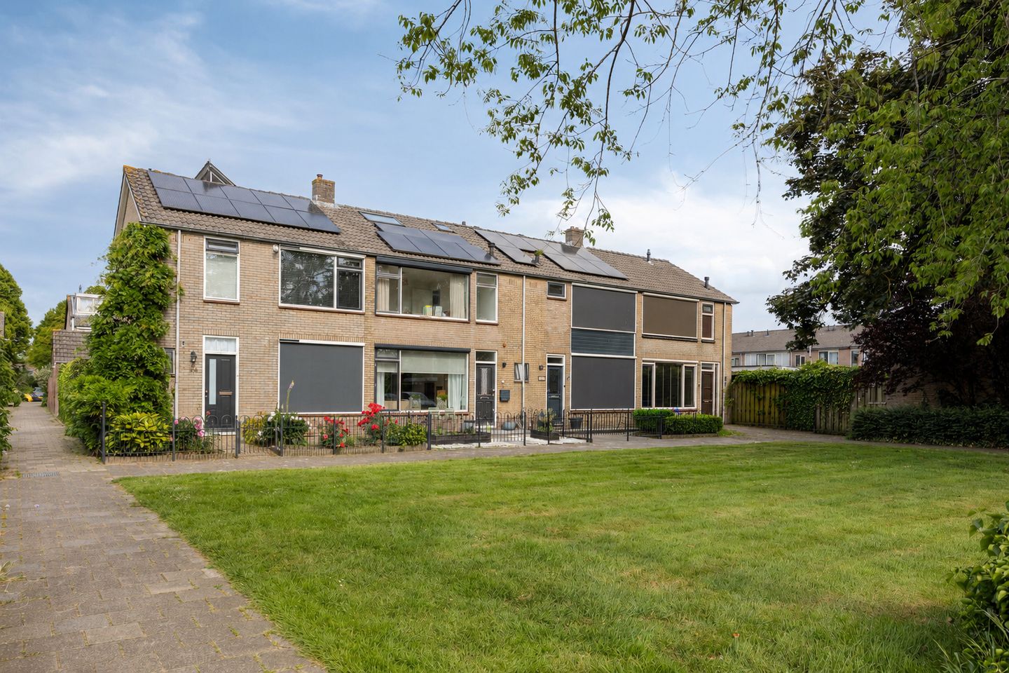 Move-in Ready Terraced Home with Deep Garden in Family-Friendly Lopik — 29