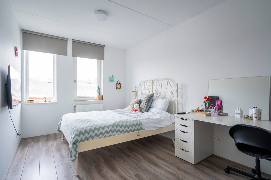 Light-Filled Family Home with Four Bedrooms in Gorinchem — 13