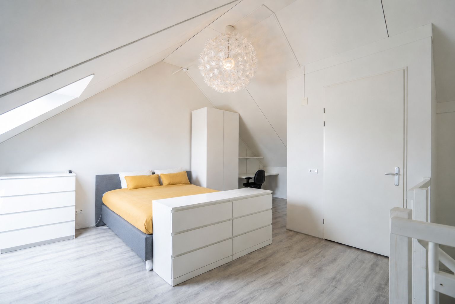 Light-Filled Family Home with Four Bedrooms in Gorinchem — 21