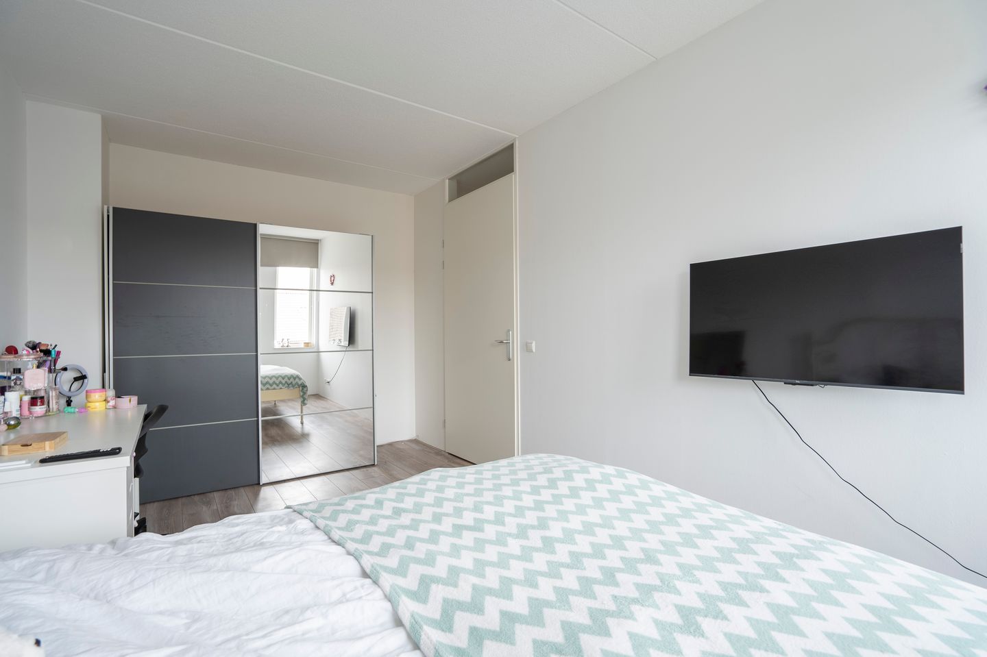 Light-Filled Family Home with Four Bedrooms in Gorinchem — 14