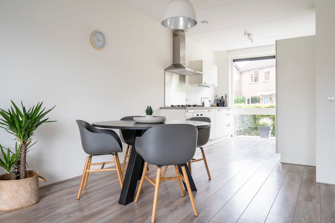 Light-Filled Family Home with Four Bedrooms in Gorinchem — 8
