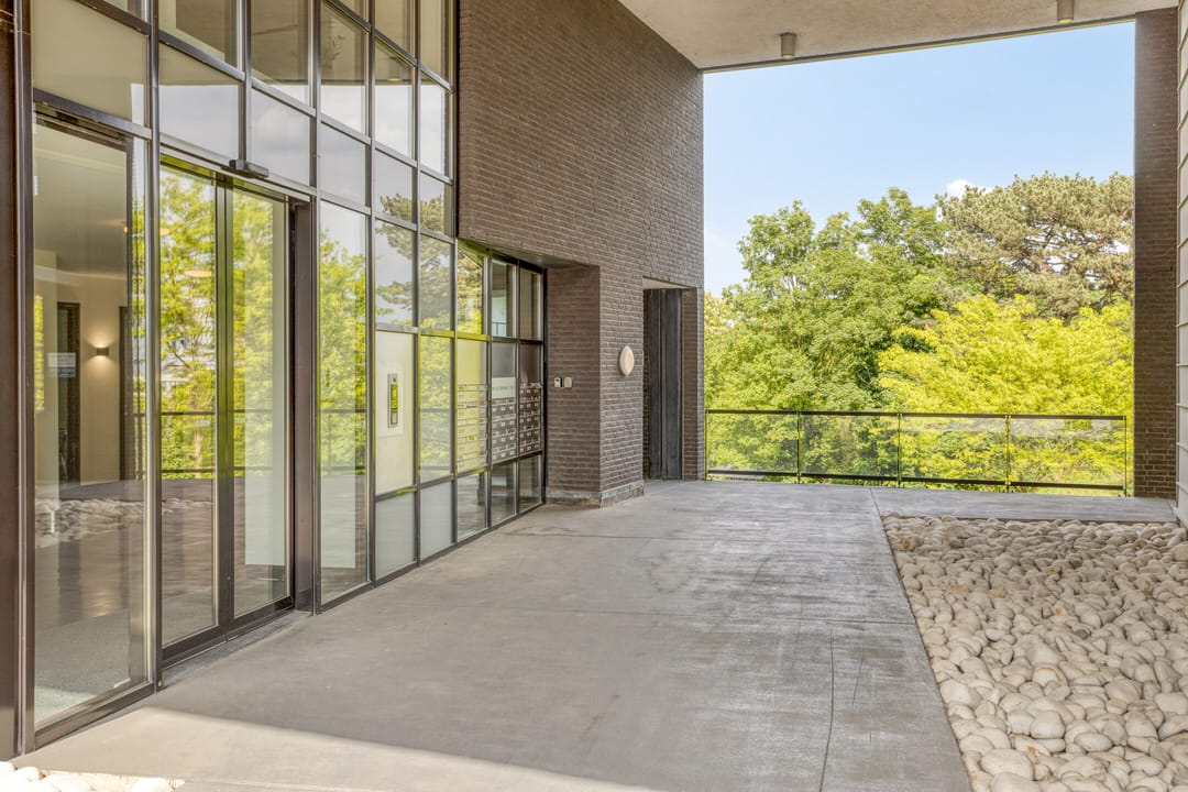 Modern Ninth Floor Apartment with Panoramic Views in Roermond — 7