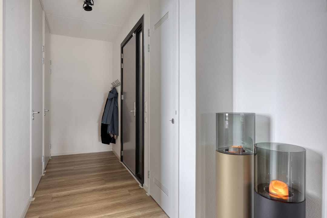 Modern Ninth Floor Apartment with Panoramic Views in Roermond — 16