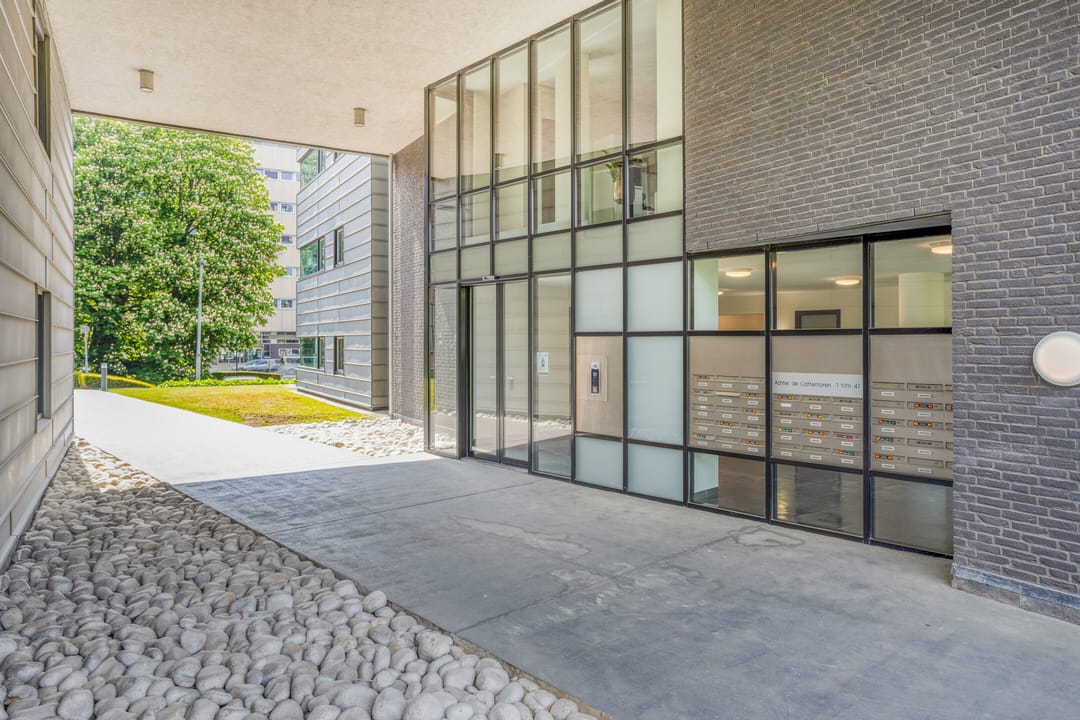 Modern Ninth Floor Apartment with Panoramic Views in Roermond — 8