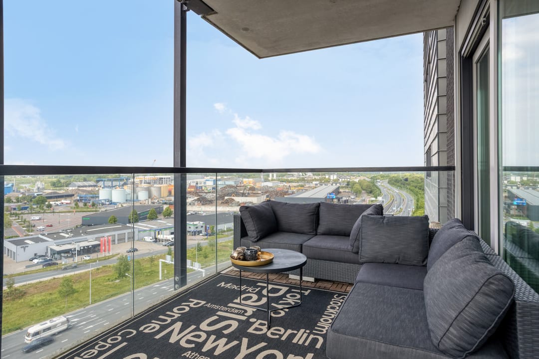 Modern Ninth Floor Apartment with Panoramic Views in Roermond — 38