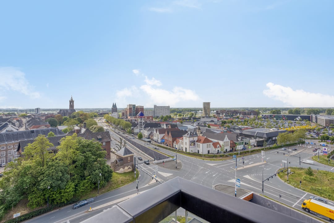Modern Ninth Floor Apartment with Panoramic Views in Roermond — 41