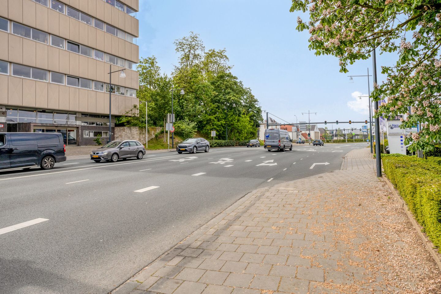 Modern Ninth Floor Apartment with Panoramic Views in Roermond — 59