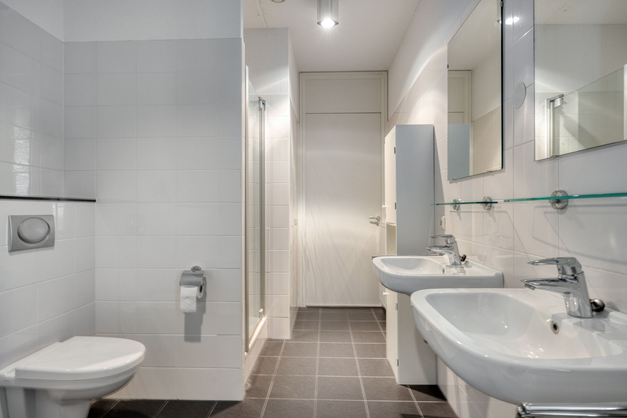 Modern Ninth Floor Apartment with Panoramic Views in Roermond — 51