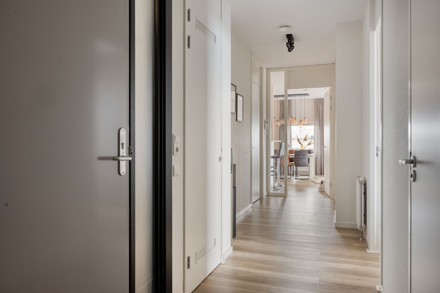 Modern Ninth Floor Apartment with Panoramic Views in Roermond — 14