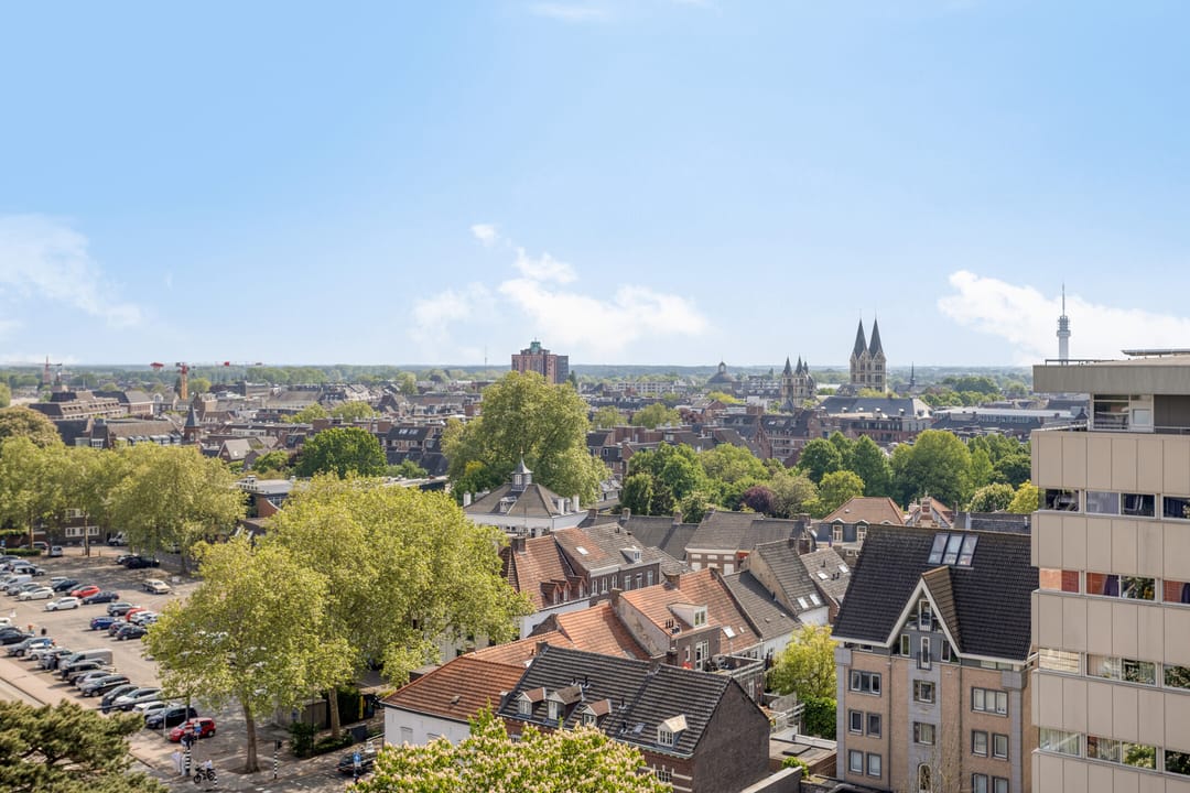 Modern Ninth Floor Apartment with Panoramic Views in Roermond — 62